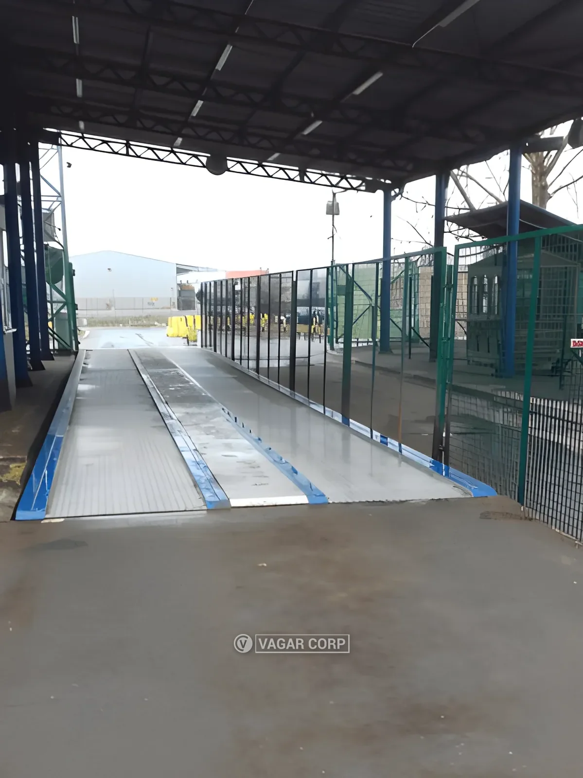 Natkrivena čelična vaga sa ogradom